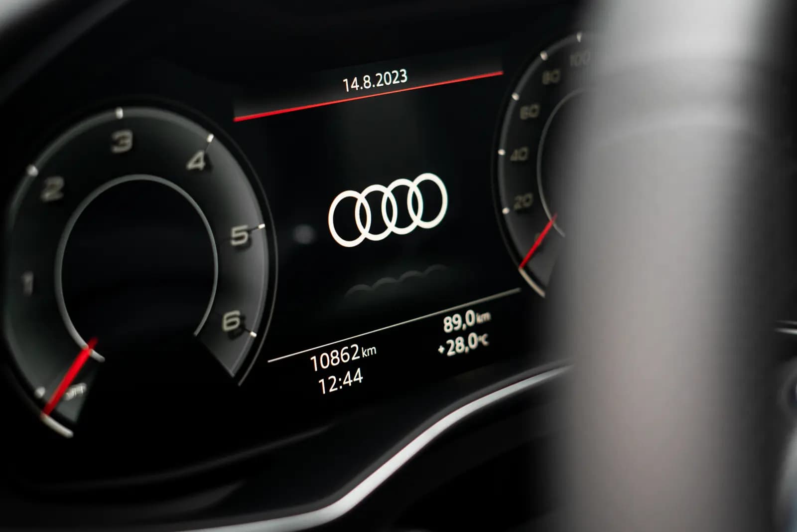 Digital instrument cluster with the Audi logo, the date 14 Aug 2023 and 10,862 km on the odometer.